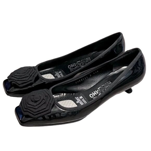 Ferragamo Rossette Black Patent Leather Square Toe Flat Kitten Heel 8.5 Like New